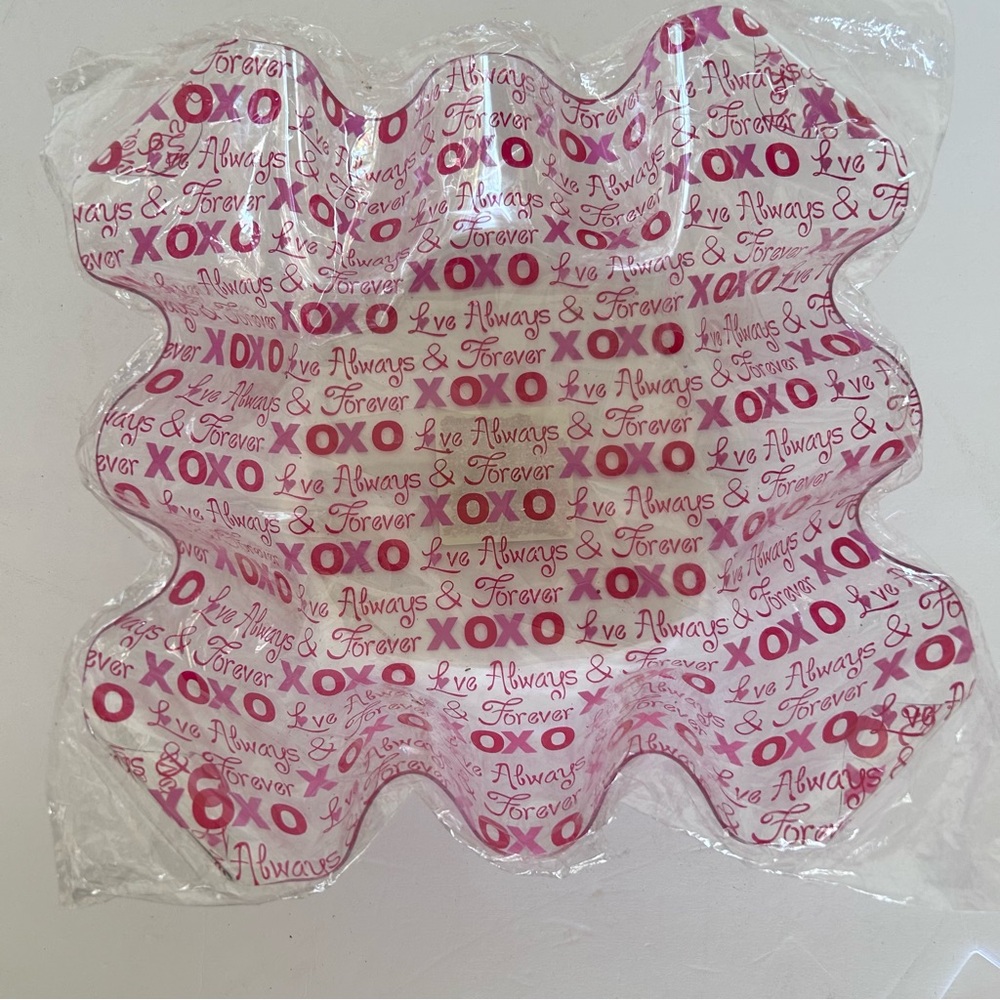 CLEAR ACRYLIC VALENTINES DAY BOWL NWT